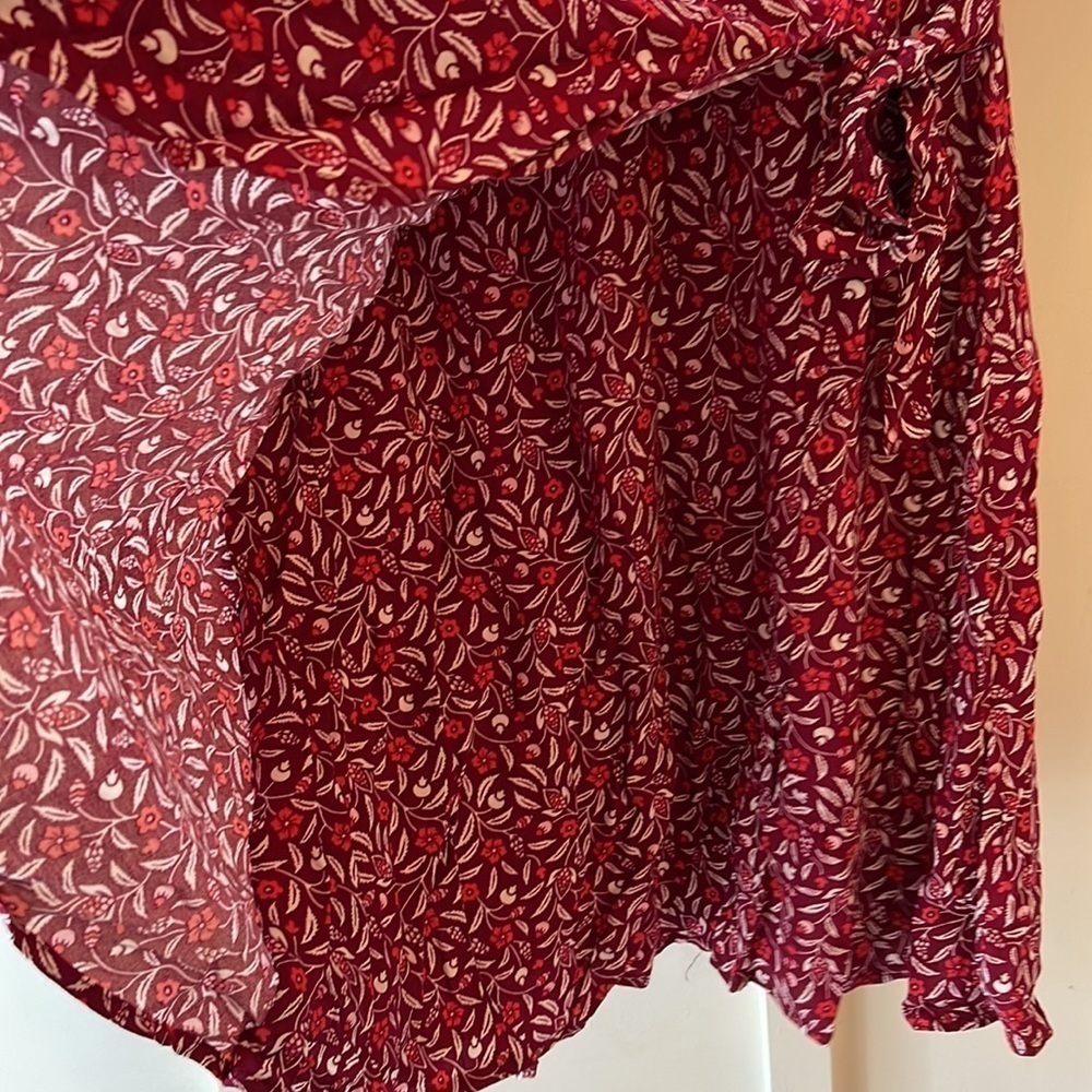 Francesca’s Floral Faux Wrap Dress - Picture 4 of 6
